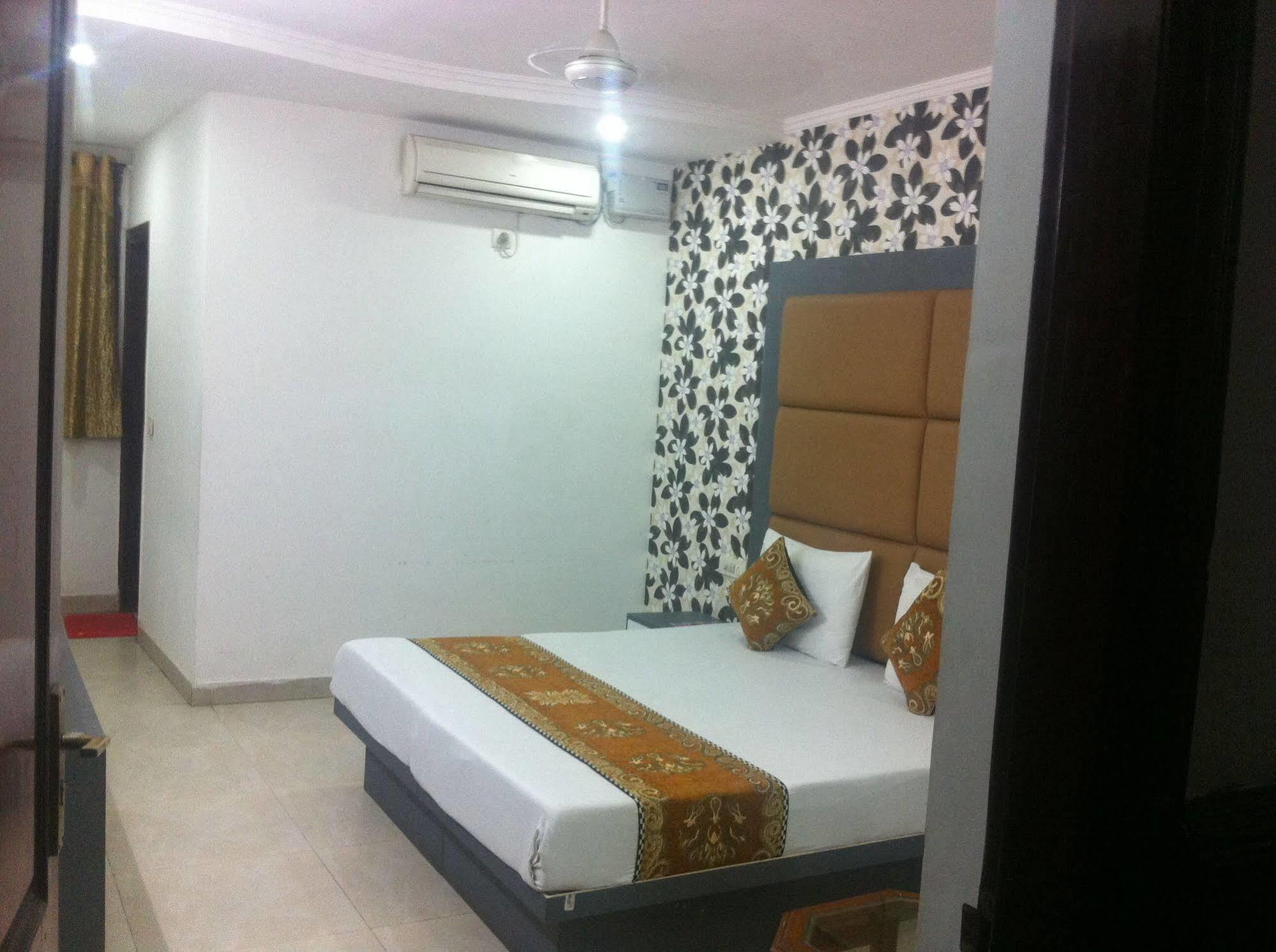 Hotel Karat 87 Inn New Delhi Eksteriør bilde