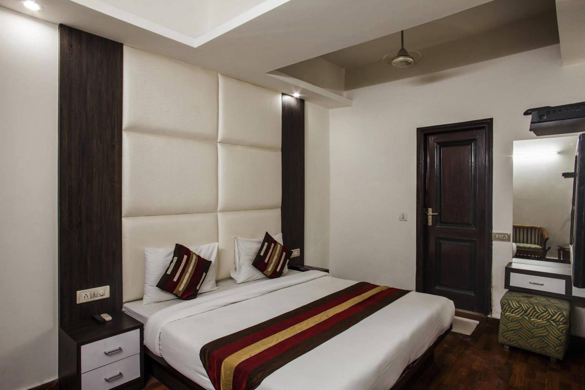 Hotel Karat 87 Inn New Delhi Eksteriør bilde