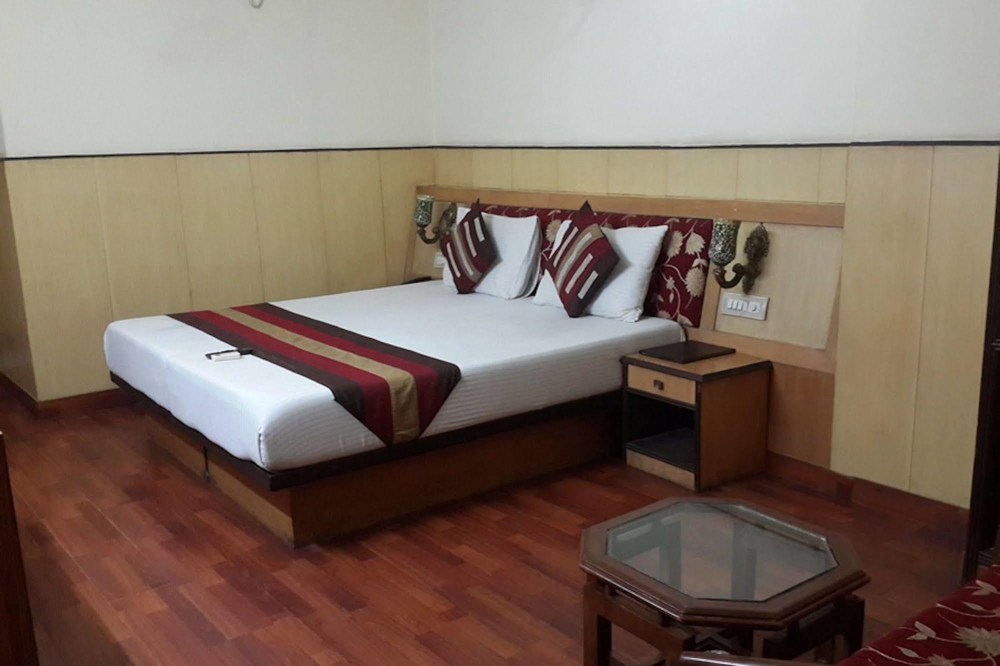 Hotel Karat 87 Inn New Delhi Eksteriør bilde
