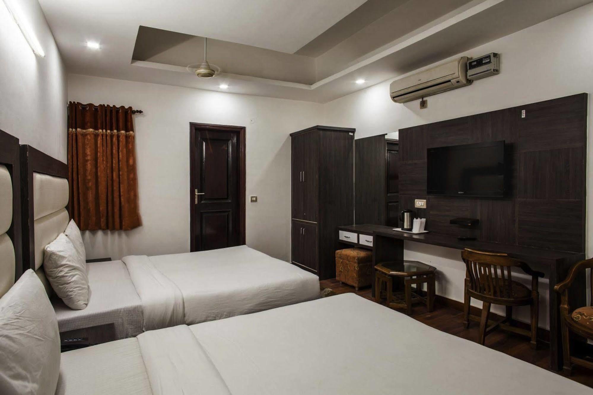 Hotel Karat 87 Inn New Delhi Eksteriør bilde
