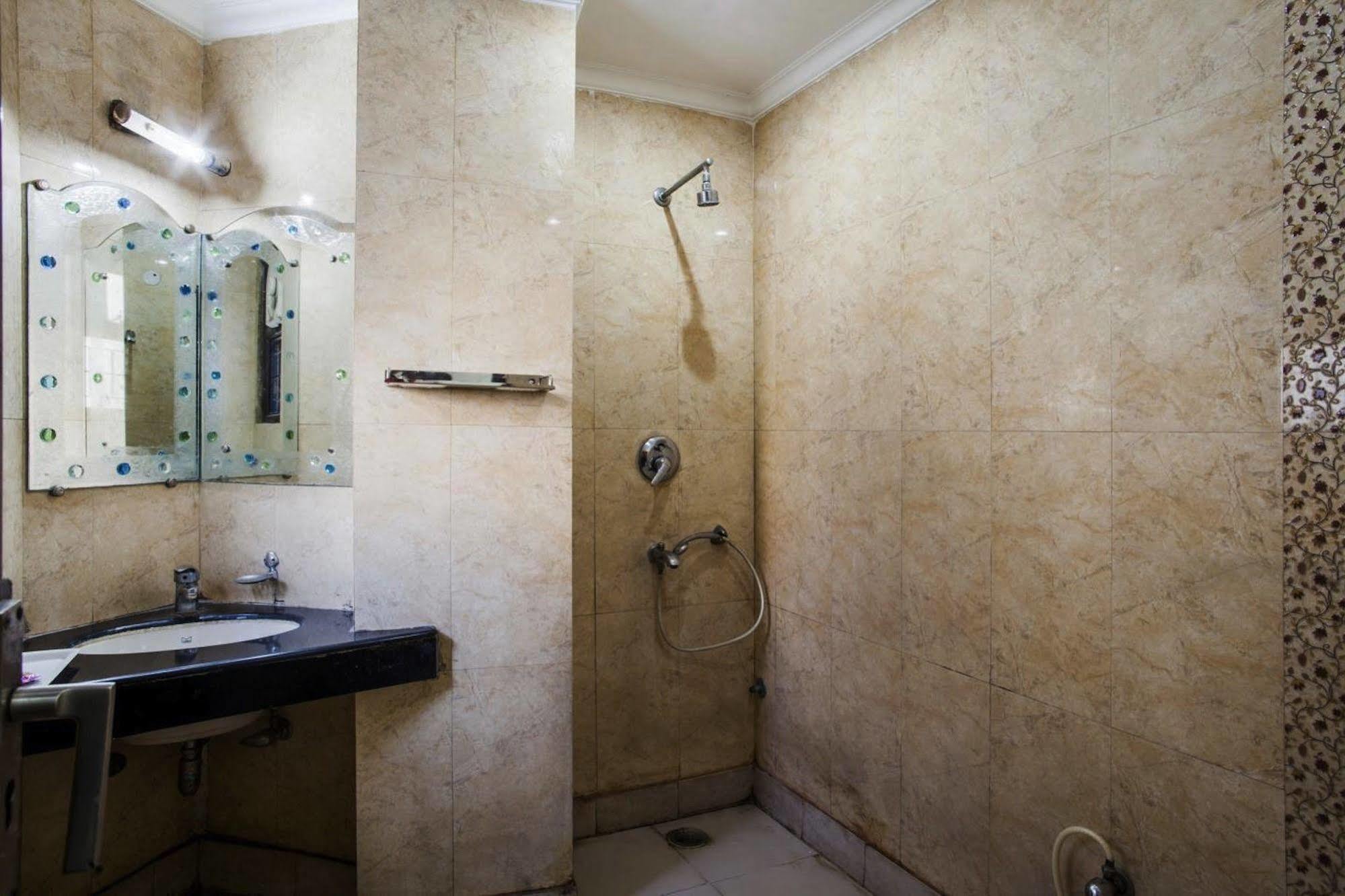 Hotel Karat 87 Inn New Delhi Eksteriør bilde